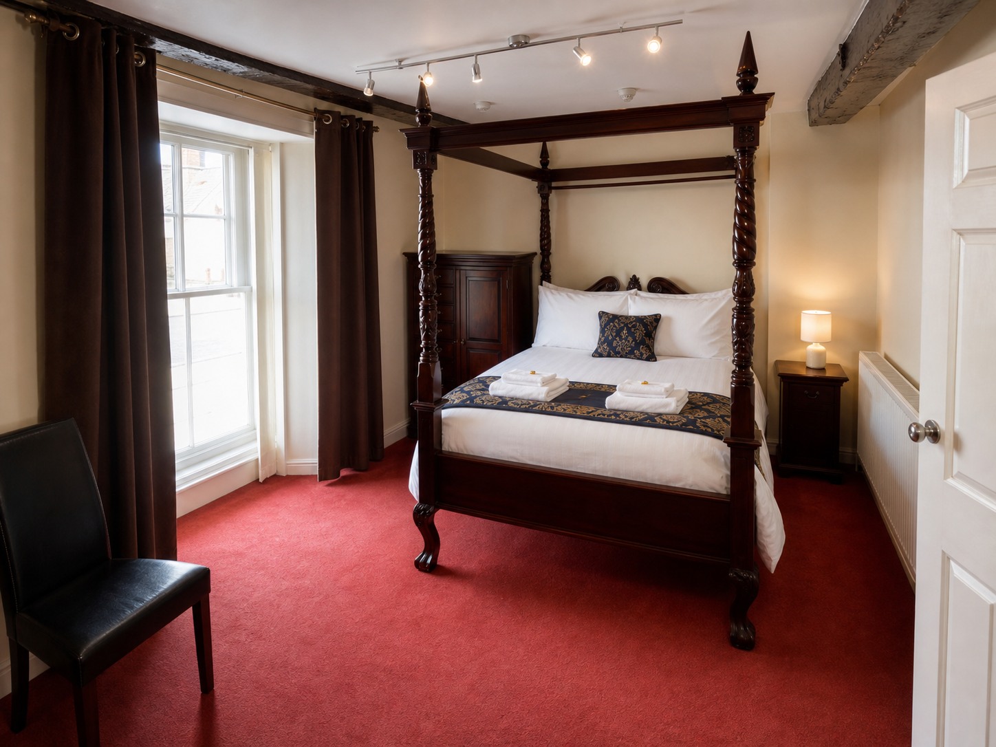 Exchequergate's carved four-poster bedroom