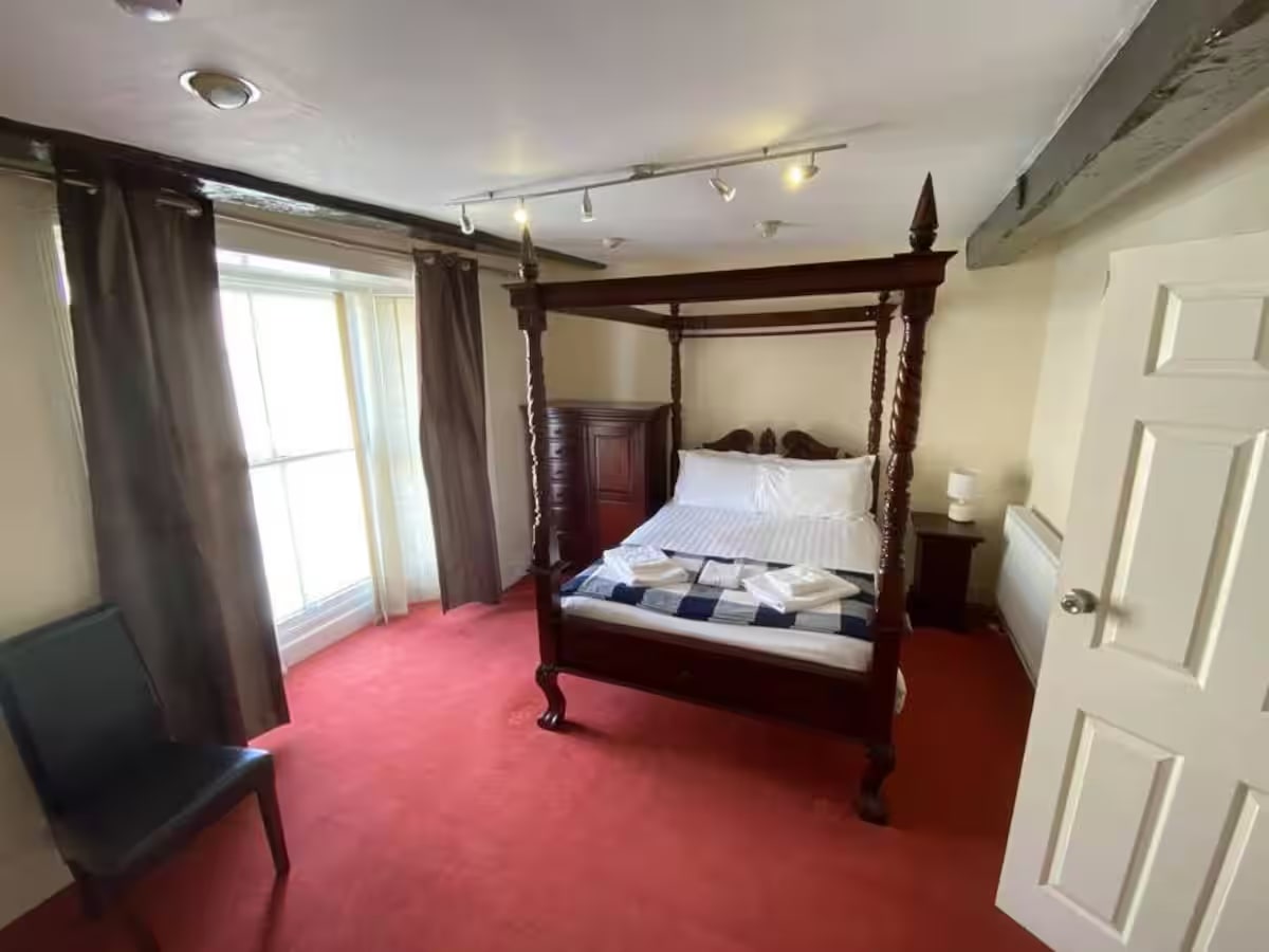 Alternative view of the four-poster bedroom