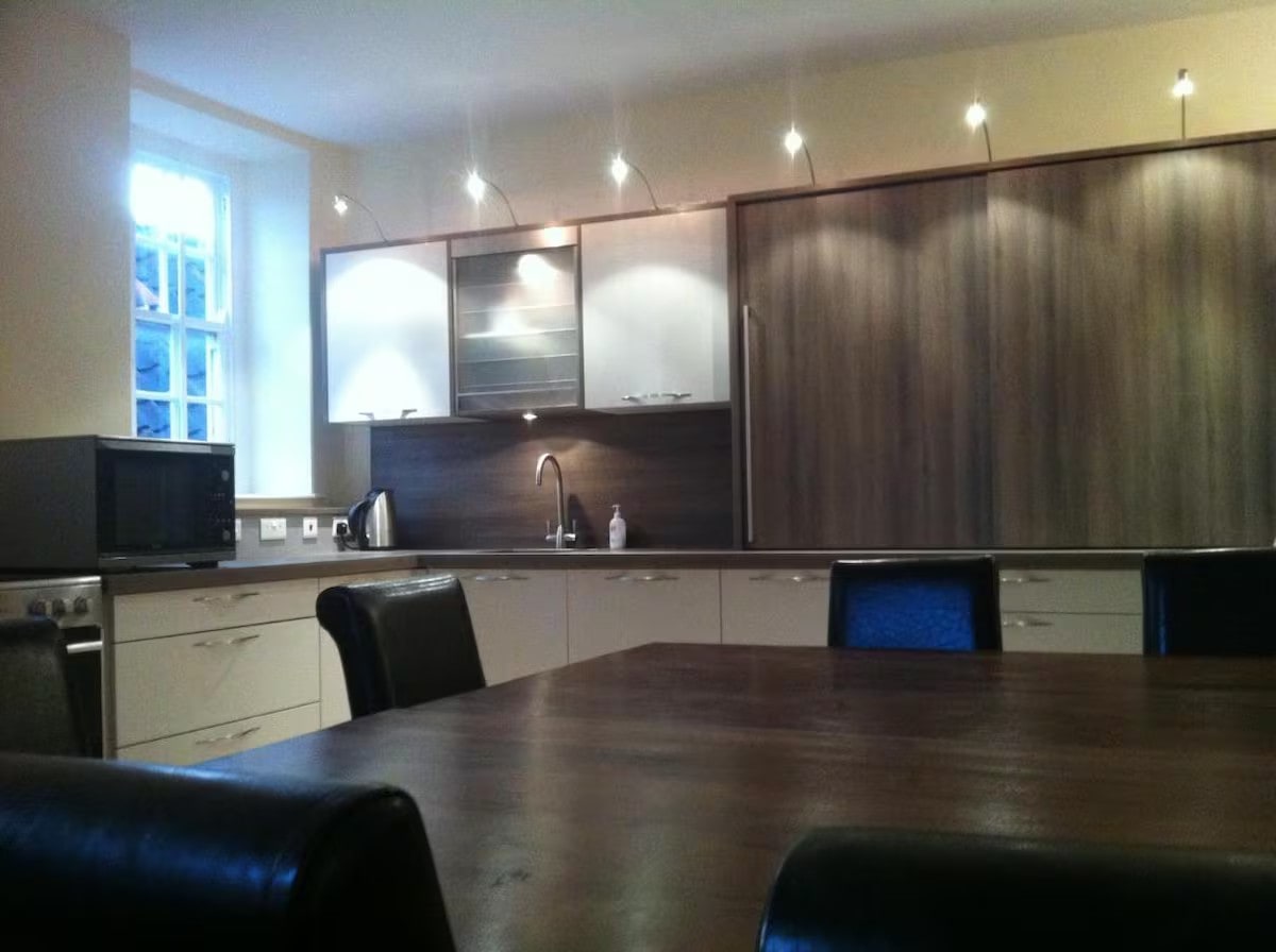 Alternative view of the kitchen